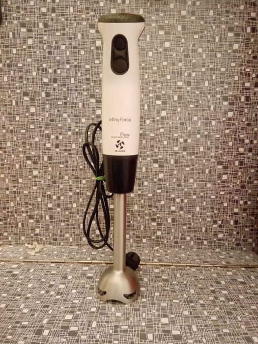 Блендер погружной фирмы Moulinex 750w