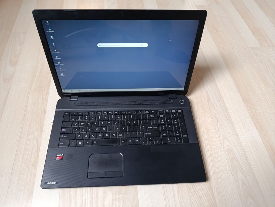Laptop Toshiba 17 cali