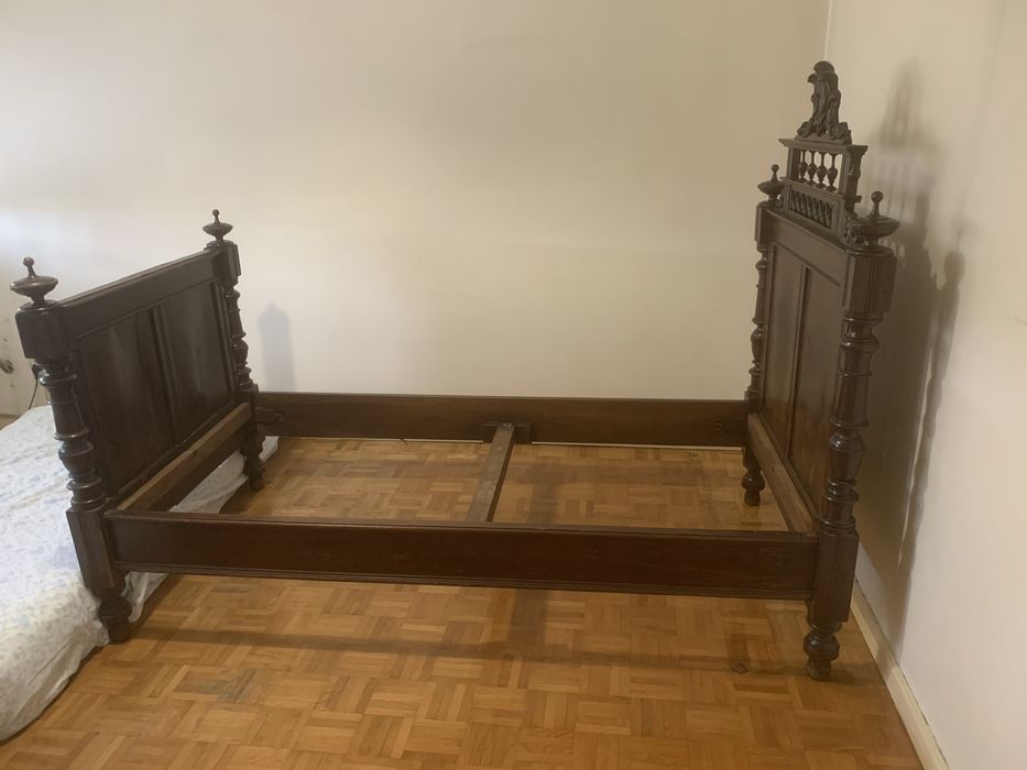 Vendo cama antiga em mogno