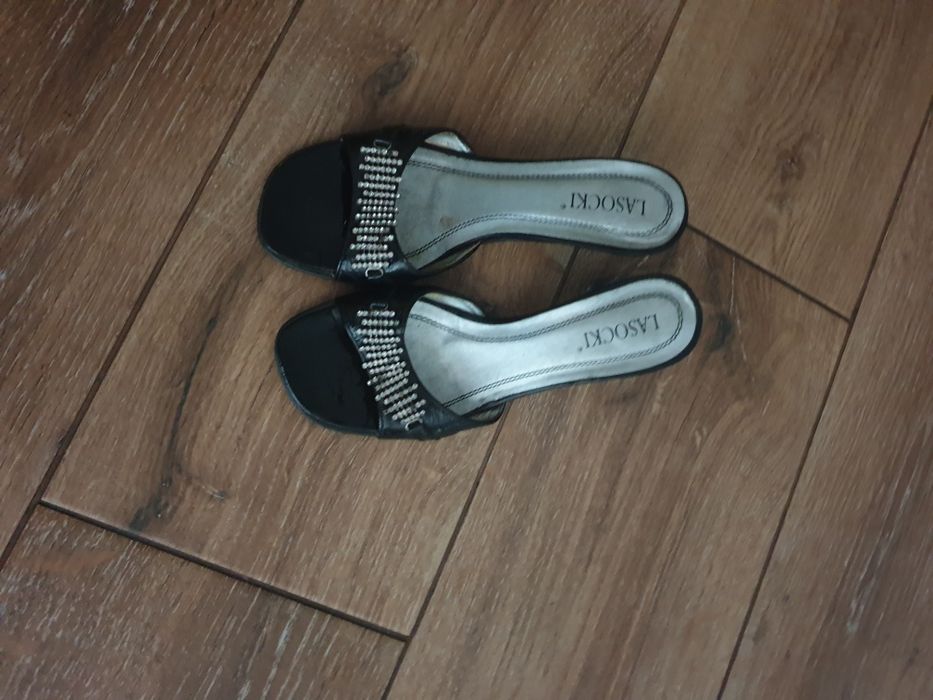 Sprzedam klapki lasocki