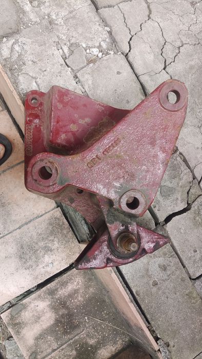 Крепление гидроусилителя к Renault  midlainer