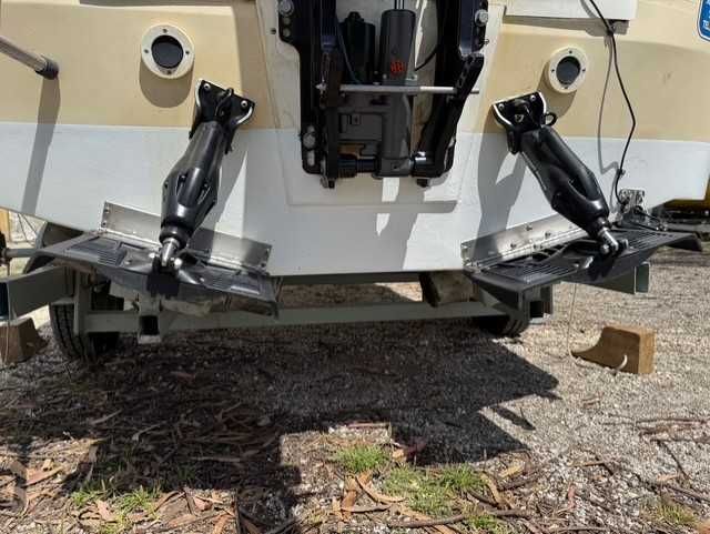 Quicksilver 460 com motor tohatsu 50hp 4 tempos
