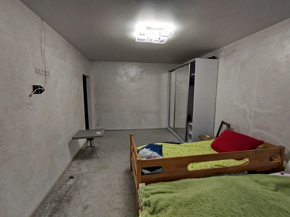 Продається просторий будинок 123м² на два окремих житла 6 cоток р-н Лиса Гора. Автономне опалення  і всі необхідні комунікації. Гараж на 2 автомобілі