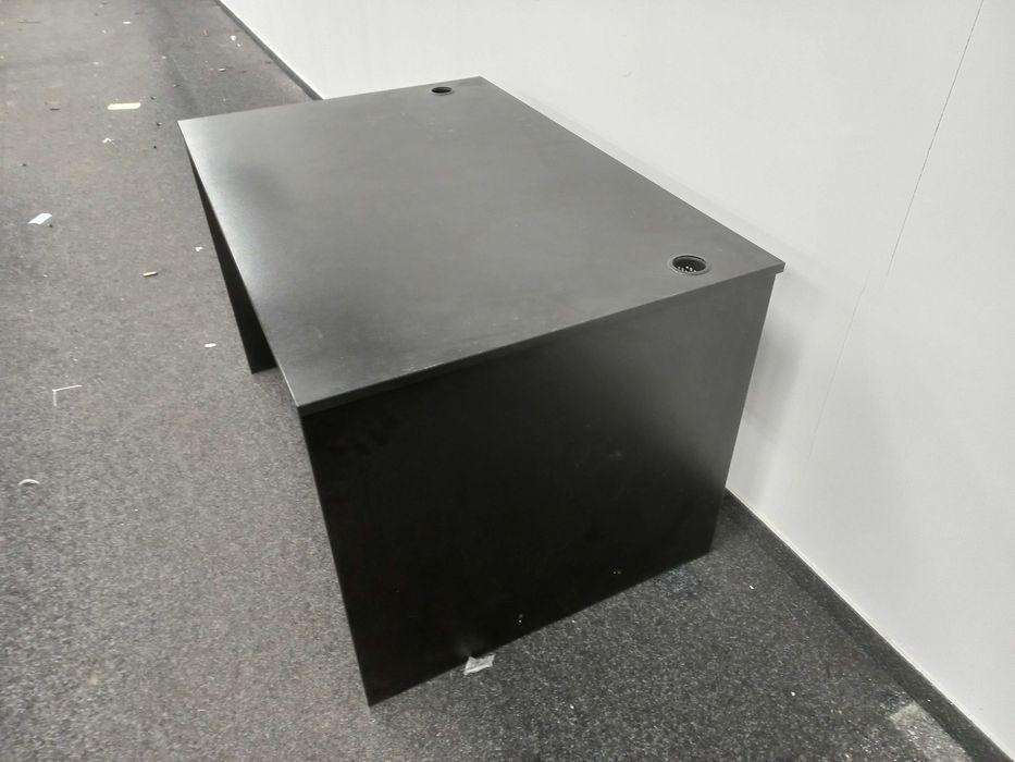 biurko wyposażenie biura sklepu magazynu