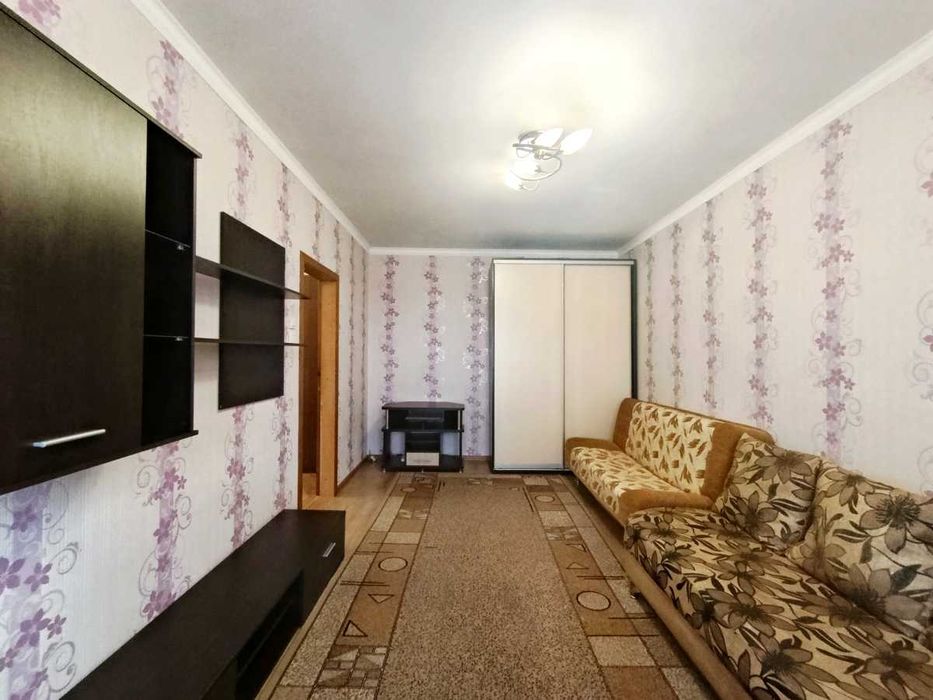 Науки просп. 54-Б, Затишна 2-х кімн. ст.м. Либідська - 10 хвилин їзди.