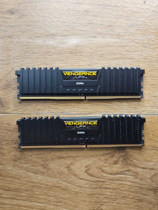 Corsair Vengeance LPX 16 gb 2 x 8 2400 МГц DDR4 гарантия