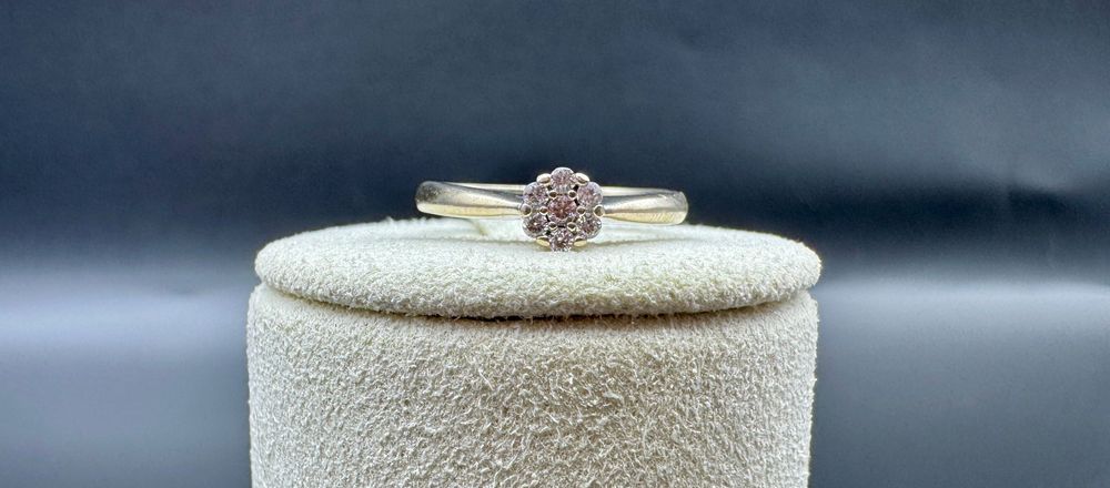 Złoty pierścionek z 7 cyrkoniami; 14ct 585, waga: 1,48g, rozmiar: 9