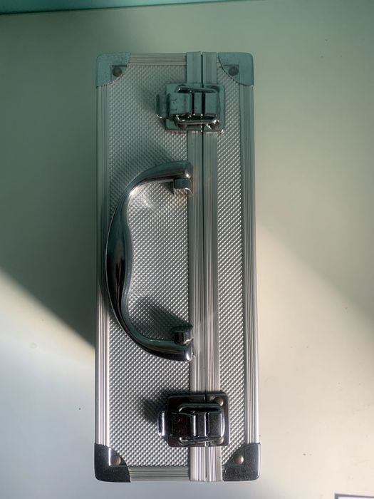 Mala de maquilhagem/ Estojo metálico