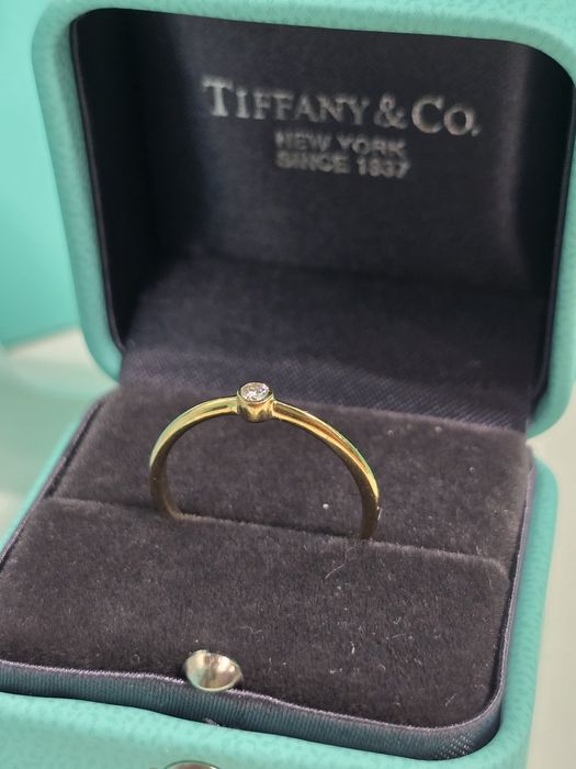 Золоте кільце з діамантами Tiffany