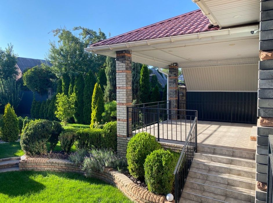 Продаж СУЧАСНОГО будинку з ЦОКОЛЬНИМ  поверхом вул. Солідарності ТОРГ