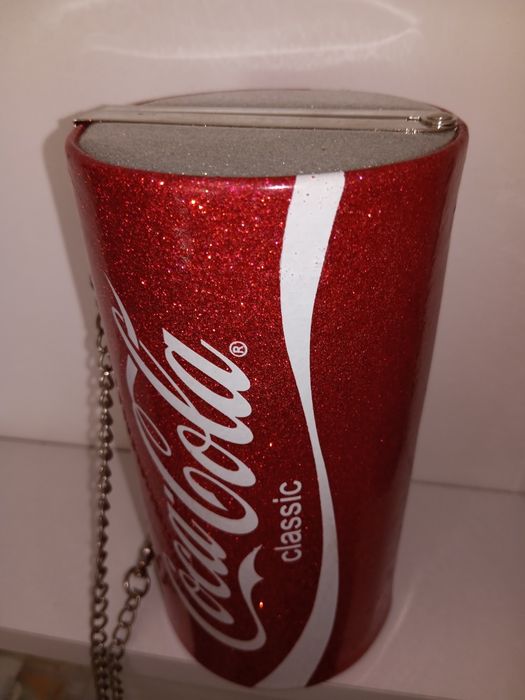 Clutch Coca-Cola