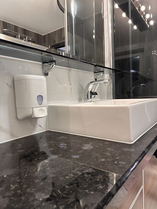 Сучасні 3 кімн апартаменти з дизайнерським ремонтом, власне паркомісце