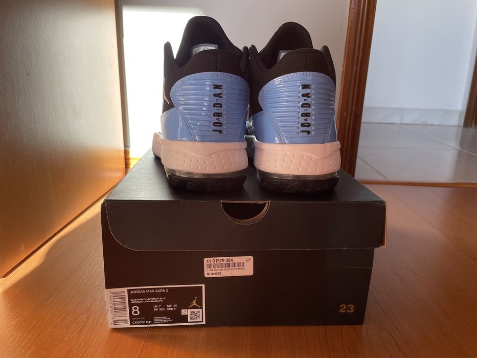 Jordan max aura 2 black university blue