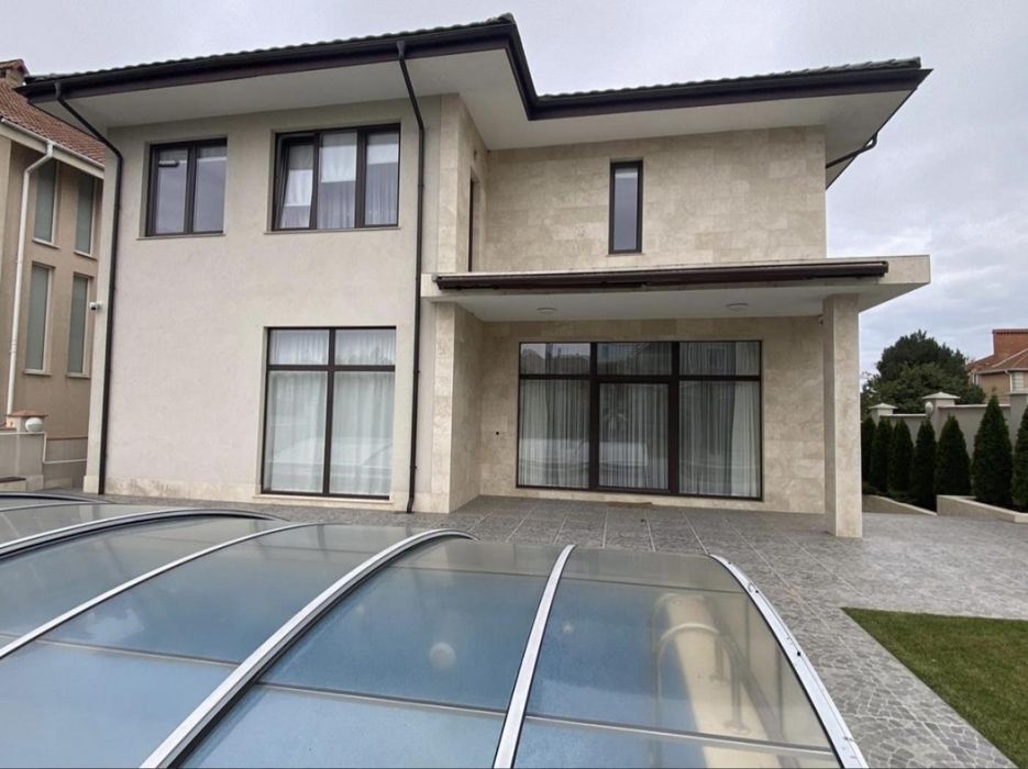 Продажа нового дома с бассейном в Совиньоне 2, Одесса