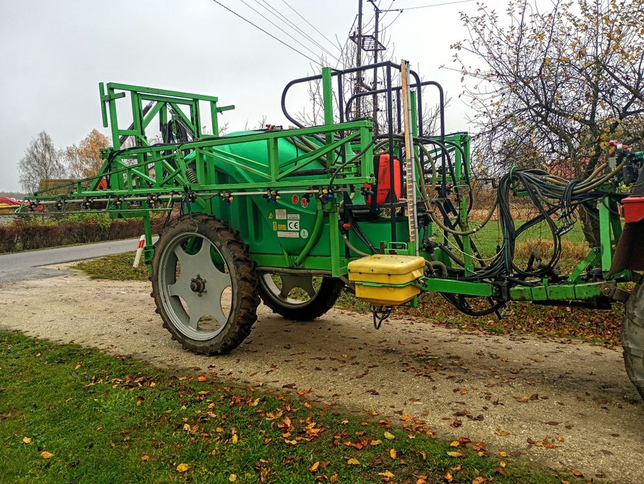 Hydraulicznie rozkładany 2000l  opryskiwacz Skotarek Biardzki Pilmet