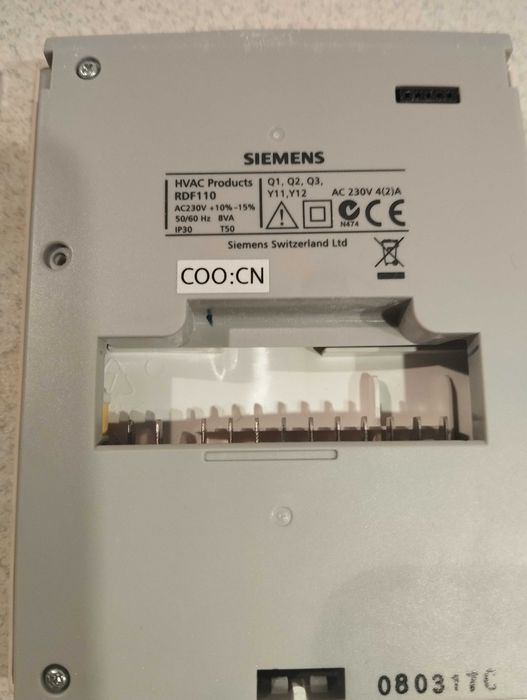 Regulator Siemens z wyświetlaczem model RDF 110