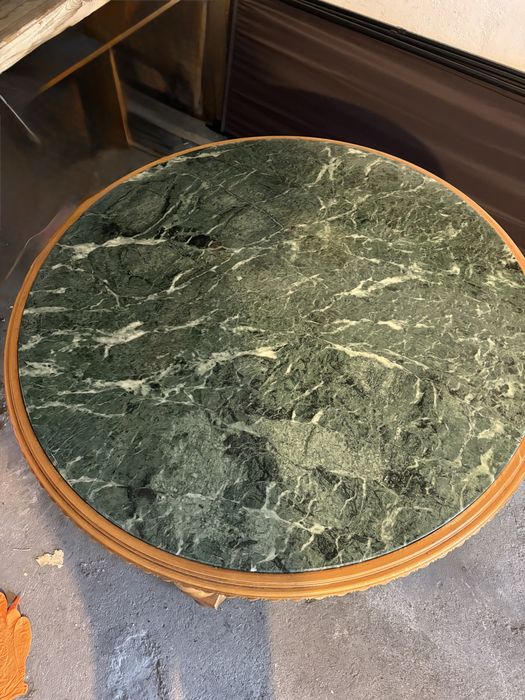 Stół z marmurowym blatem