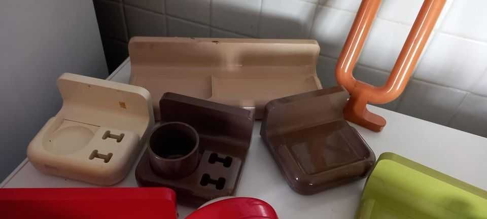 Toalheiros e sabonetewiras para casa de banho em plastico