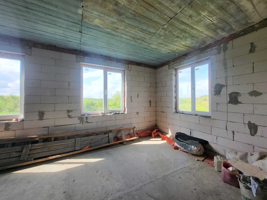 Продамо добротний  будинок біля Луцька