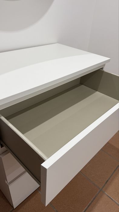 2x Cómodas Malm com 3 e 6 gavetas
