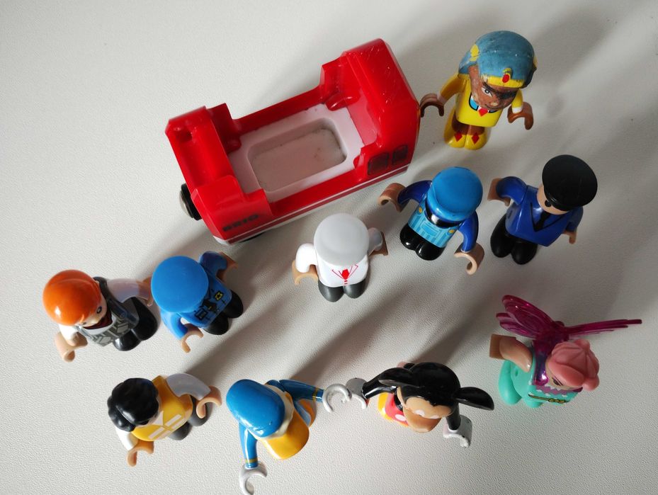 10 Figurek Brio Kaczor Donald Myszka Mickey i wagonik