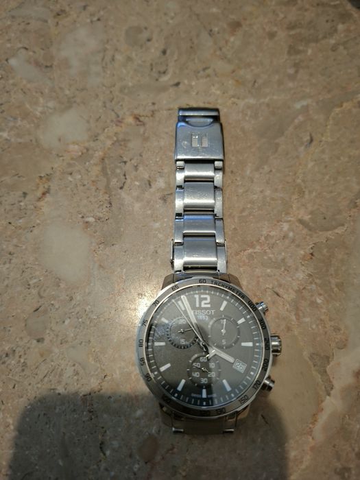 Tissot Quickster Chronograph – Relógio de Aço (Full Set: Caixa e Papéis)