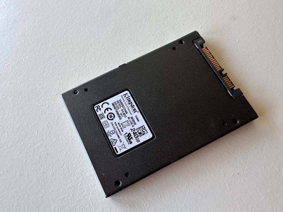 Vários NVMe e SSD
