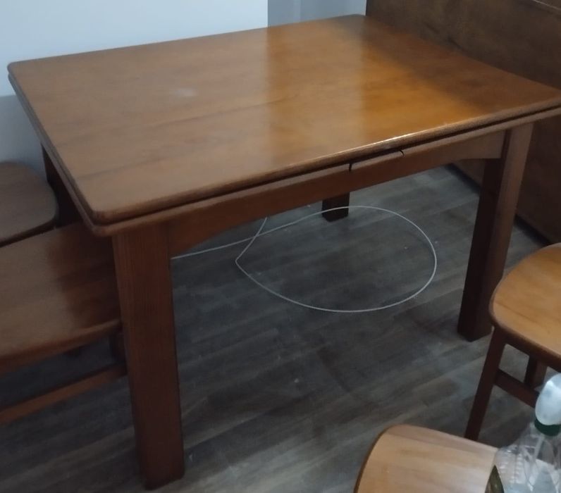 Sala de Jantar - Cristaleira, Aparador e Mesa extensível com 6 cadeiras