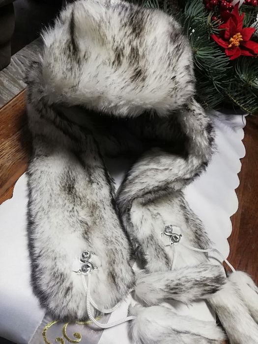 Super ciepła czapka uszatka pompony + piękne zdobienia