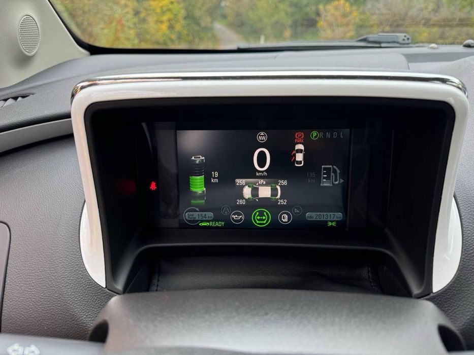 Chevrolet volt 2013 року 1.4 гібрид