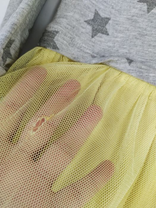 Дві гарні сукні на 6-7 років, плаття