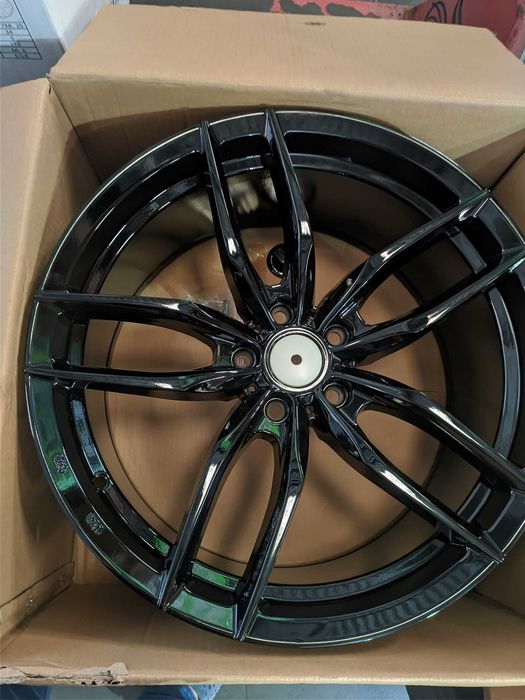 4 jantes marca RS 8x19 5x120 et 45  para bmw serie 1  novas em caixa