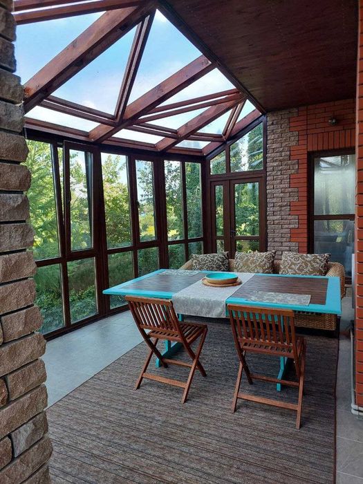 Унікальний будинок з власним парком і озером