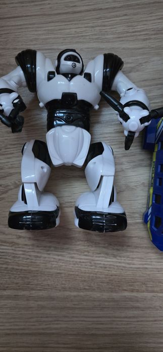 Helikopter i robot zabawki