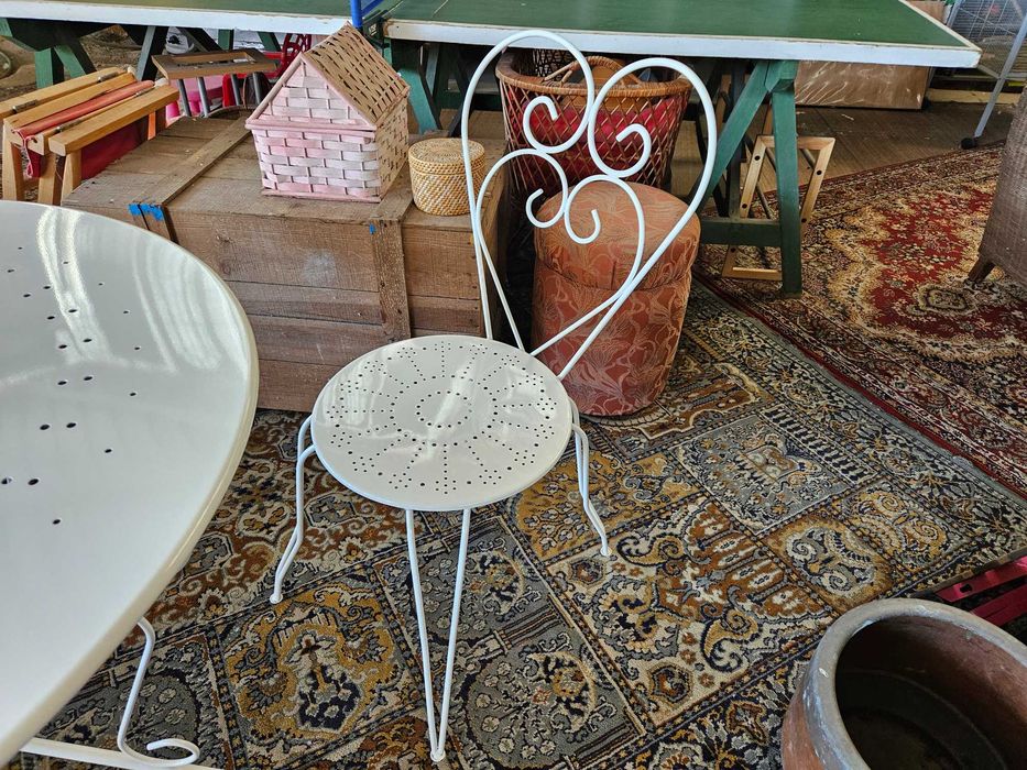 Conjunto de Jardim - Mesa e duas cadeiras - Tudo como novo