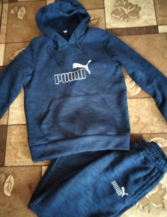 Чоловічий спортивний костюм