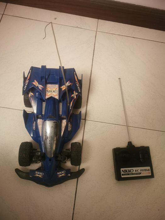 Carro a pilhas para criança