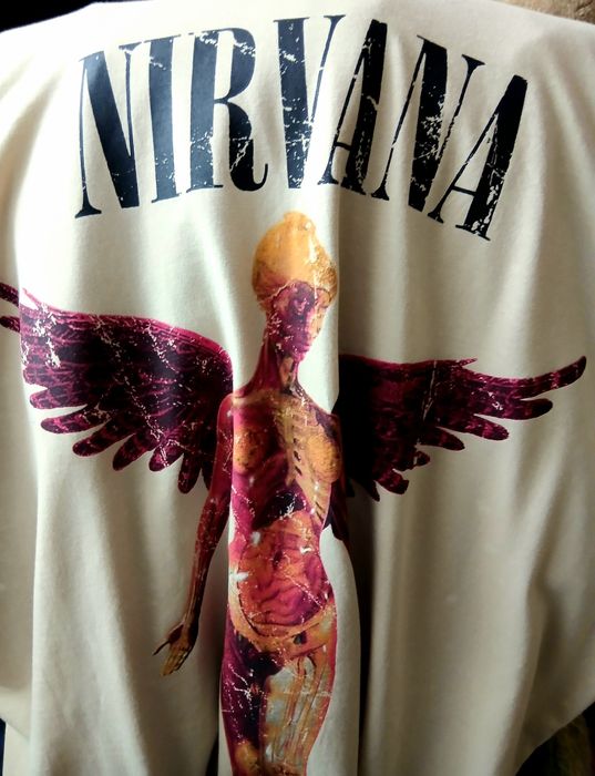 ПРОДАМ НОВУЮ ФУТБОЛКУ для фанатов легендарной группы  Nirvana