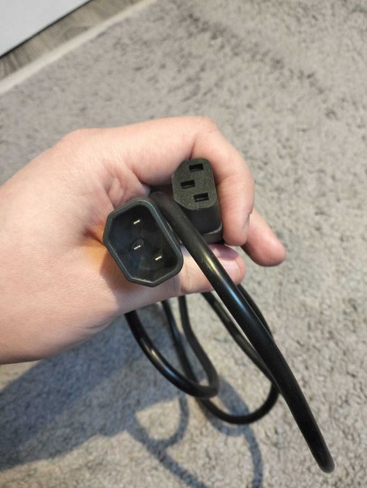 Przedłużacz zasilacza 3 pinowy c13 czarny 1,5 metra