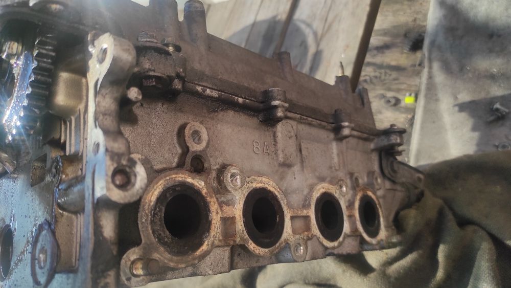 Головка блоку ГБЦ 1.0 1.2 16v Toyota Yaris l