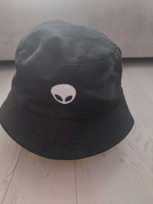 Bucket hat kosmita