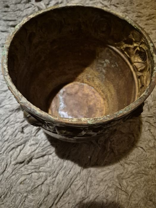 Antyczna mosiężna osłonka na donice