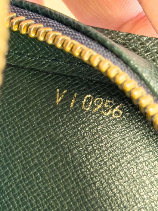 Louis Vuitton Pochette Baikal Taiga Épicea Verde – Detalhes Dourados