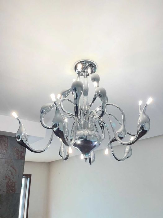 Candeeiro de Teto Moderno/Lustre Cromado de Design Elegante