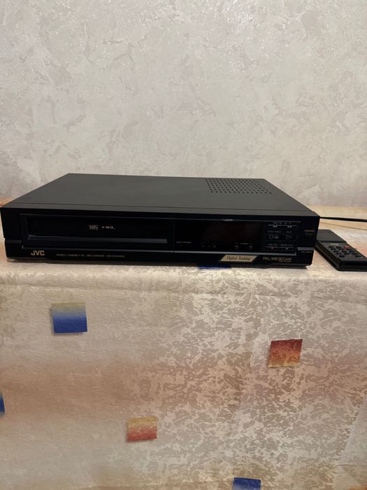 Відеомагнітофон JVS