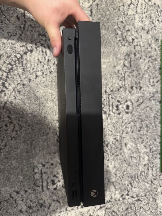 Xbox one X  1 tb