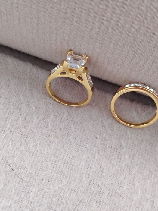 2 częściowy zestaw pierścieni  z  cyrkoni     sześciennej.