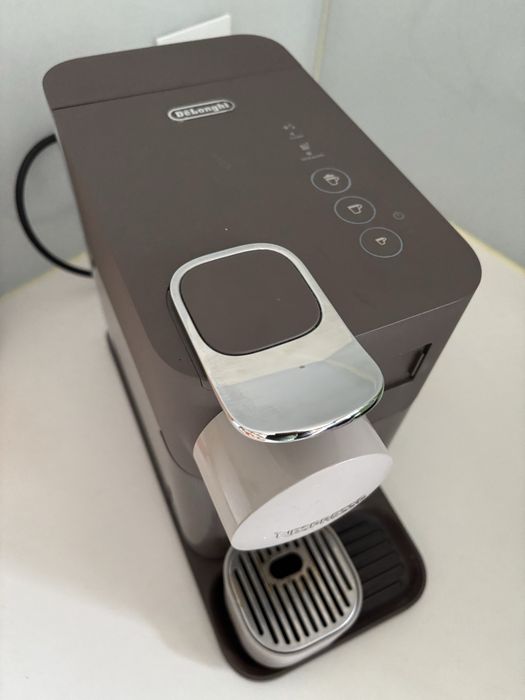 Máquina de café Nespresso Latissima One da DeLonghi