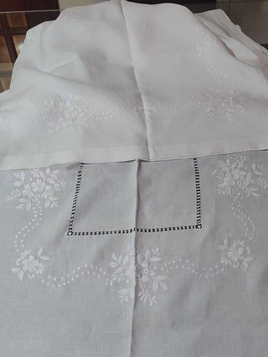 Toalha de mesa linho bordada cor branco