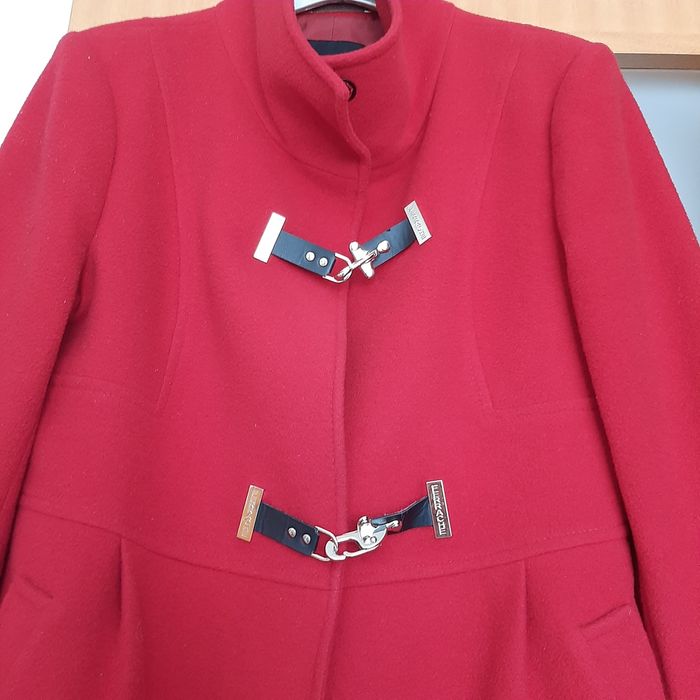 Venda de casaco de fazenda cor vermelha marca FERRACHE.